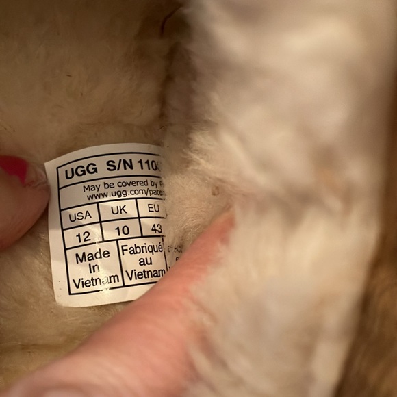 UGG classic slippers. New in box. Men’s 10 / women’s 12 / eu 43., chestnut - Picture 7 of 9